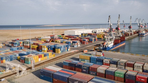 Bakı Limanında yük aşırma üzrə REKORD &ndash; FOTO