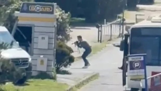 İstanbulda İsrail konsulluğuna hücum edənlərin şəxsiyyəti müəyyənləşdi &ndash; FOTO/VİDEO