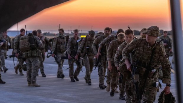Böyük Britaniya hərbçilərini İraqdan təxliyə EDİR
