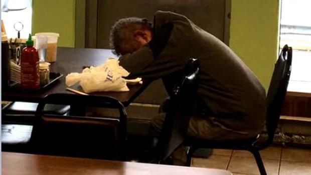 Nişanlısı ilə restorana getdi, yatıb masada qaldı - Bakıda qəribə hadisə