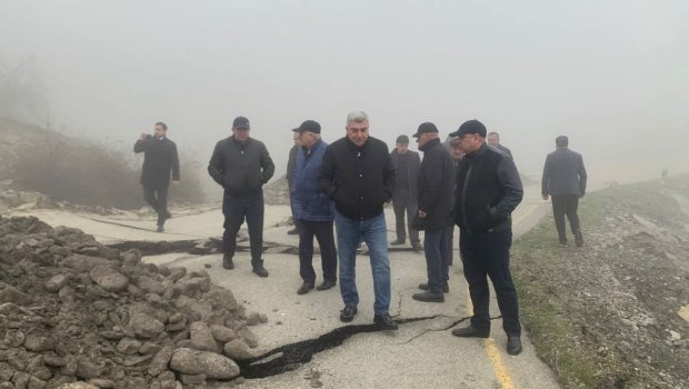 Qubada sürüşmə zolağında alternativ yol çəkiləcək: Rəsmilər baxış keçirdi &ndash; FOTO