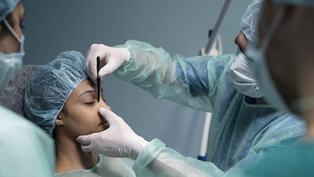 Azərbaycanda ən çox müraciət edilən plastik cərrahiyə əməliyyatları açıqlandı