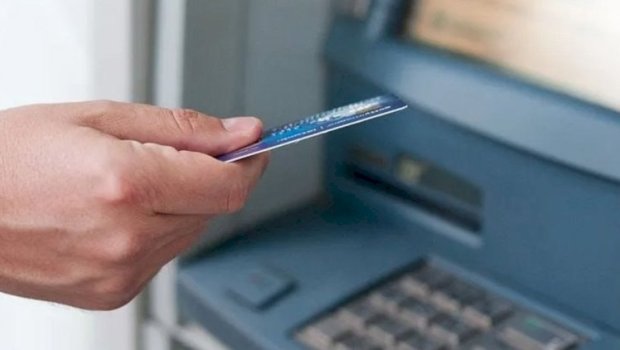 Dövlət qurumlarında işləyən şəxslərin maaşı ilə bağlı yeni QƏRAR