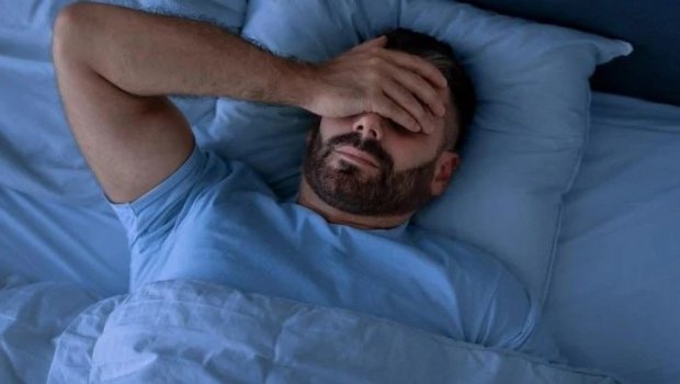 Gündə yeddi saatdan az yatanların NƏZƏRİNƏ