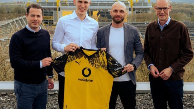 &ldquo;Borussiya&rdquo; bu futbolçu ilə müqavilə imzaladı