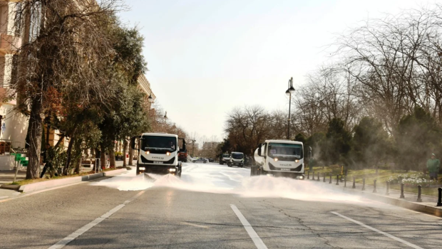 Bakının küçələri yuyuldu - FOTO