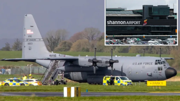 Hava limanında bir kişi balta ilə ABŞ hərbi təyyarəsinə hücum etdi - VİDEO