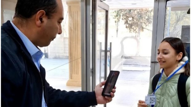 Bakı məktəbində YENİKLİK: Valideynlərin "WhatsApp" nömrəsinə bildiriş göndəriləcək &ndash; FOTO