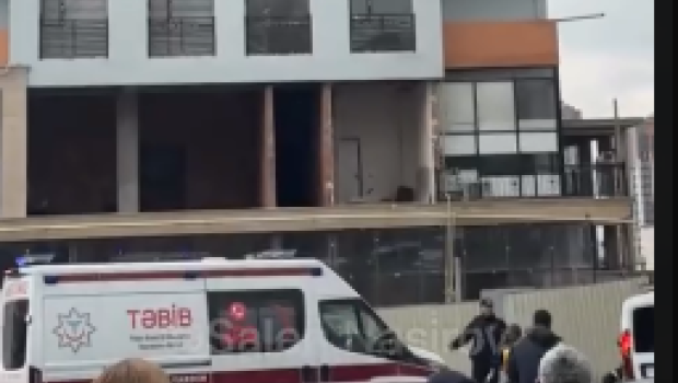 Bakıda yeni tikilmiş binada PARTLAYIŞ - Ölən var - VİDEO