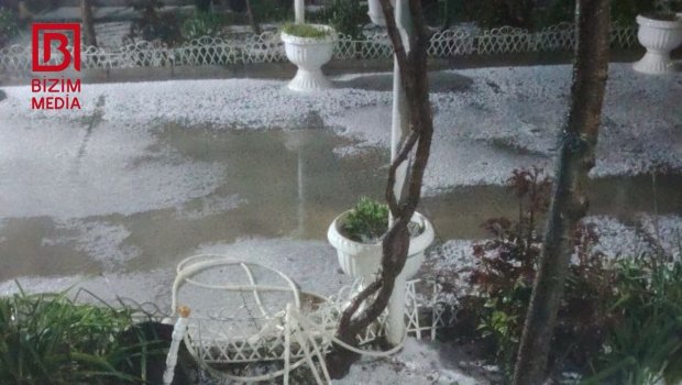 Bakıya ilk dəfədir belə DOLU YAĞIR - VİDEO