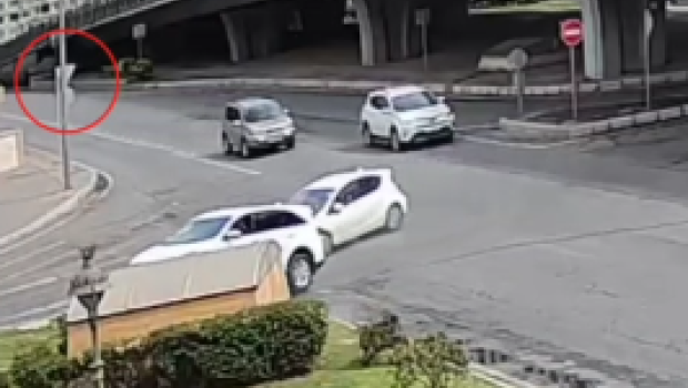 Bakıda qaydaları pozan sürücü qəzaya SƏBƏB OLDU - ANBAAN VİDEO