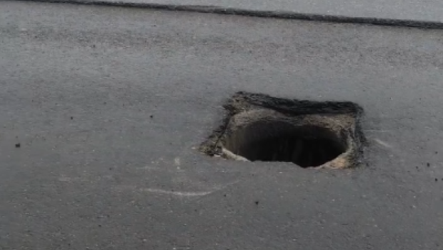 Bakı Dairəvi Yolunda açıq qalan lük sürücülər üçün təhlükə yaradıb - VİDEO