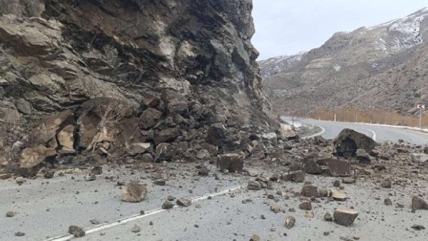 Naxçıvanda qaya uçqunu oldu &ndash; FOTO - VİDEO