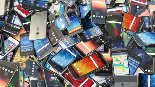 Bakıda mağazadan 2900 manatlıq telefon oğurlandı