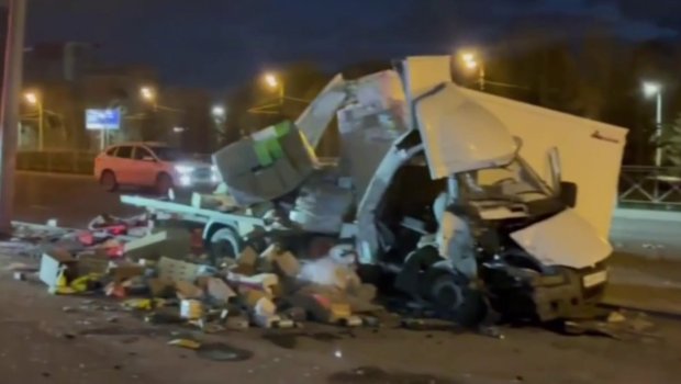 &ldquo;Qazel&rdquo; ikiyə bölündü, sürücünün burnu belə qanamadı &ndash; VİDEO