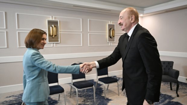 İlham Əliyev Maya Sandu ilə görüşdü &ndash; FOTO