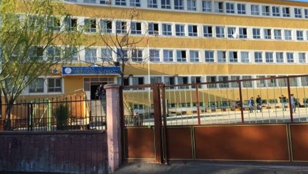 Şanlıurfada daha bir İNSİDENT &ndash; Bıçaqla müəllimə HÜCUM etdi