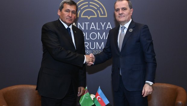 Nazir türkmənistanlı həmkarı Rəşid Meredov ilə görüşüb