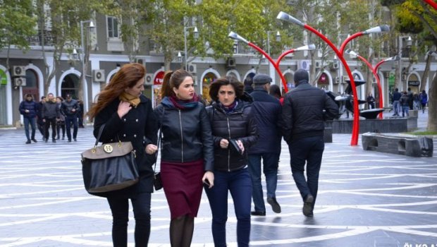 Rəngsizləşən DÜNYA - Niyə hamı soyuq tonlara üz tutur?