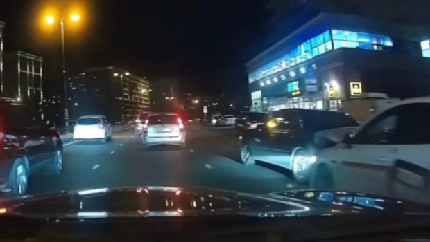 Bakıda qəza anı kameralara düşdü - VİDEO