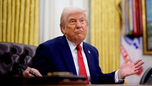 Tramp sosial şəbəkədə bir saat ərzində 32 paylaşım edib