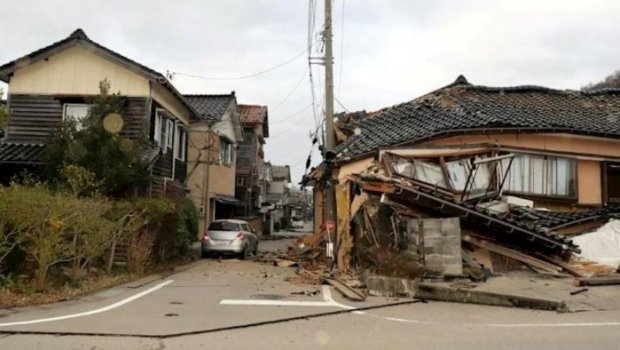 Yaponiyada güclü zəlzələ oldu - Sunami təhlükəsi yaranıb - VİDEO