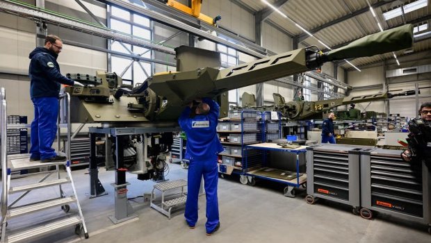 Almaniya silah fabrikinə çevrilir - Avtomobil sənayesi böhran keçirir