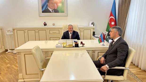 İcra başçısının bank müdiri ilə görüşü tənqid olundu - Foto-Yenilənib