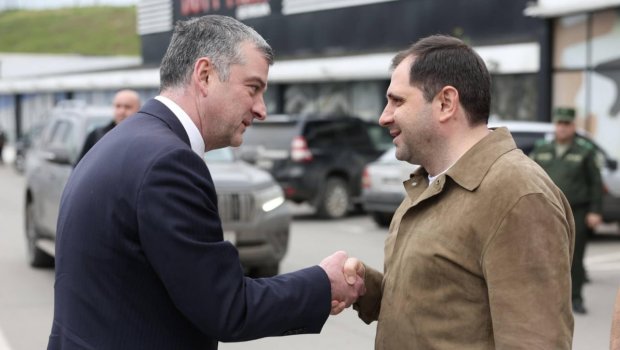 Papikyan Gürcüstana rəsmi səfərə gedib