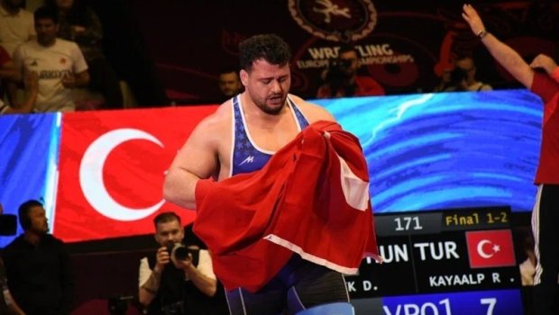 Türkiyəli güləşçi 13-cü dəfə Avropa çempionu olub