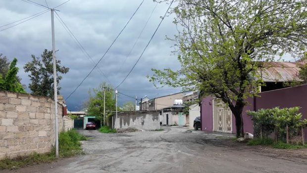 Gözü dönən kişi balta ilə arvadına hücum etdi - Tükürpərdən hadisənin TƏFƏRRÜATI - VİDEO