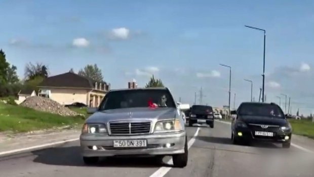 Toy karvanında &ldquo;avtoş&rdquo;luq edib sosial şəbəkədə paylaşdılar, həbs olundular &ndash; FOTO/VİDEO