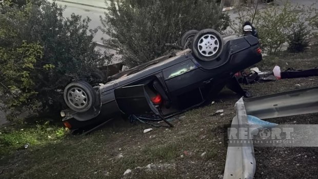 Tağıyev qəsəbəsində avtomobil aşdı: ÖLƏN VAR &ndash; FOTO