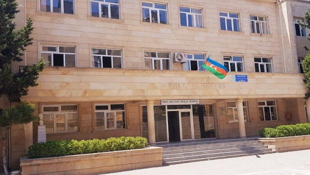 Bakıda daha bir məktəbdə OLAY: Şagird sinif yoldaşlarını ölümlə HƏDƏLƏDİ &ndash; RƏSMİ AÇIQLAMA