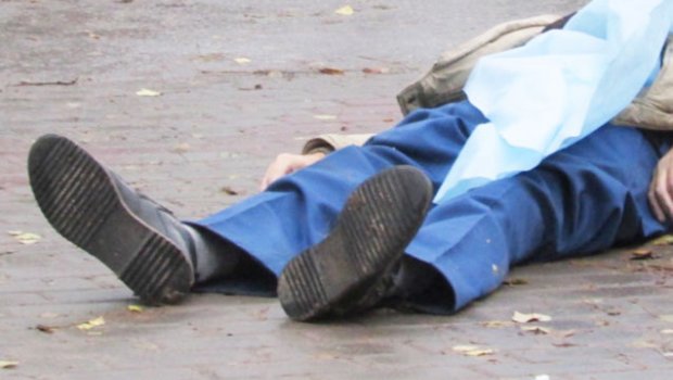 Bakının mərkəzində ÖLÜM: 92 yaşlı kişi kafedə öldü