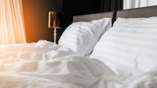 Kişi sağda, qadın solda yatmalıdır - SƏBƏB