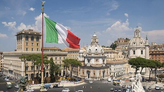 İtaliyada Ukrayna bayrağına görə dava düşdü - VİDEO