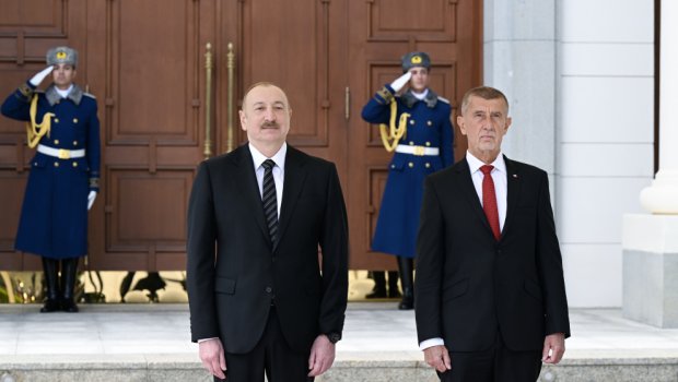 Prezident Çexiyanın Baş nazirini belə qarşıladı &ndash; FOTO