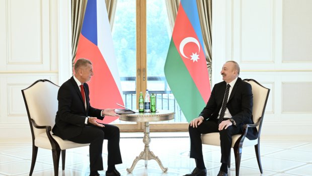 İlham Əliyevin Çexiyanın Baş naziri ilə təkbətək görüşü keçirildı &ndash; FOTO