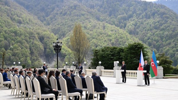 İlham Əliyev və Andrey Babiş mətbuata bəyanatlarla çıxış edirlər - FOTO