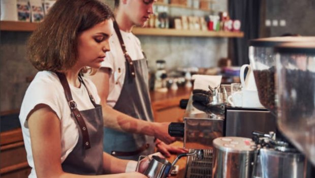 Yeniyetmə və gənclər arasında yeni PEŞƏ TRENDİ - &ldquo;Təcrübə tələb olunmur, 800 manat qazanc var&rdquo;