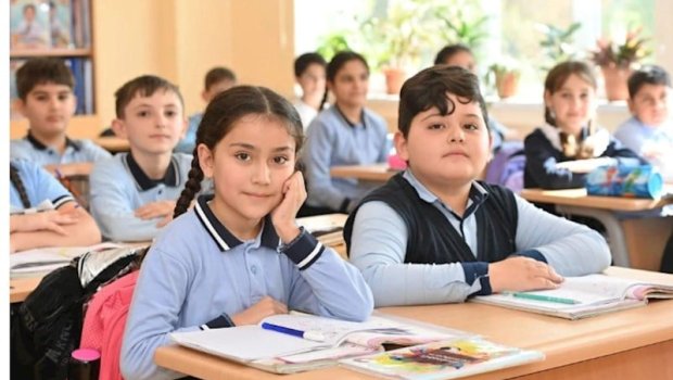 Dövlət məktəblərində xarici dildə oxumaq istəyən şagirdlərin DİQQƏTİNƏ