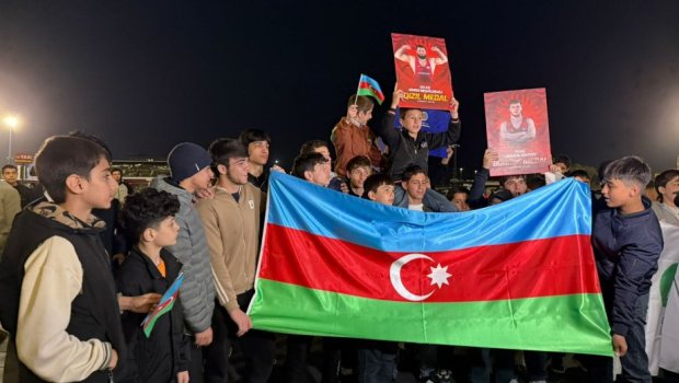 Avropa çempionu olan güləşçilərimiz Vətənə qayıdıb