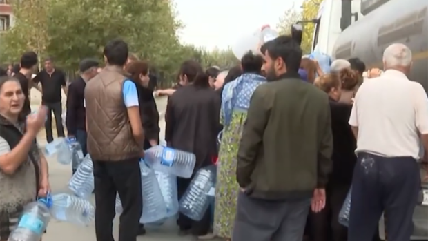 &ldquo;Dedi 2 günə gələcək, gəlmədi&rdquo; - 10 gündür suları yoxdur -VİDEO