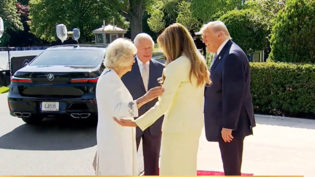 Britaniya Kralı Ağ Evdə belə qarşıland &ndash; VİDEO