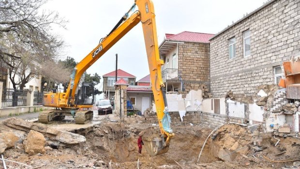 Keşlədə kollektorun üzərində tikilən evin sakinlərinə maddi yardım ÖDƏNİLƏCƏK