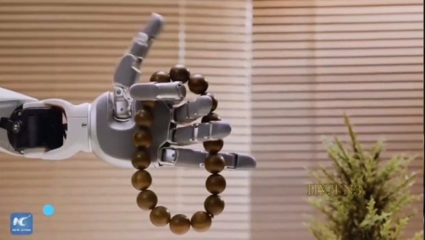 Çinlilərin yeni robot əli &ndash; VİDEO