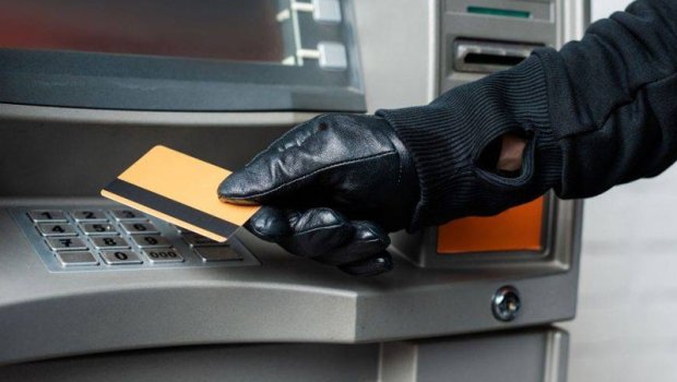 Bank kartlarından oğurluq edən şəxslər SAXLANILDI