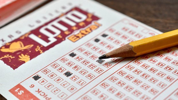 Britaniyada 7 ailə lotereyada 1 milyon funt sterlinq uddu