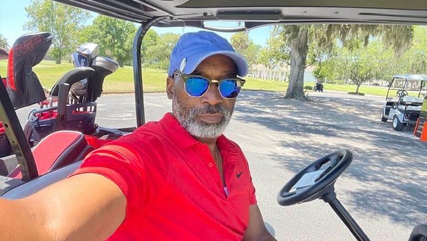 &ldquo;Tək həyat yoldaşına sevgi&rdquo; barədə kitab yazan keşiş ikiarvadlı çıxdı